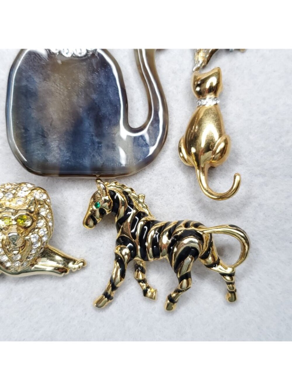 Animal Brooch Lot Figural Ultra Craft Cat Horse Monet Lion Zebra Deer Lot of 8 - Picture 6 of 10